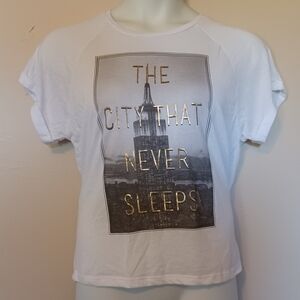 THE CITY THAT NEVER SLEEPS white tee